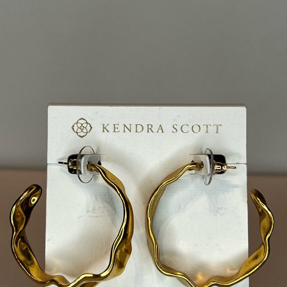 Kendra Scott Vintage Gold Hoop Earring - Picture 2 of 4